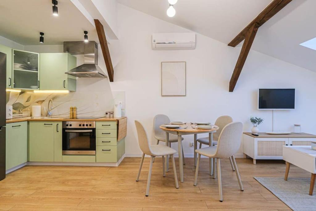 Ferienwohnung Cozy Loft Under The Wawel Sky Krakau Exterior foto